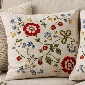 Vintage Alvine Spetsig Embroidered Floral Folk Pillow Cover